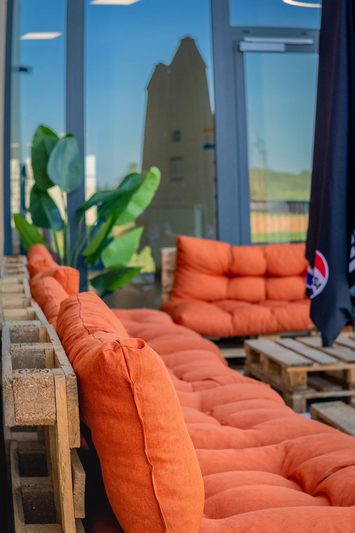 Oranje loungehoek bij 1370